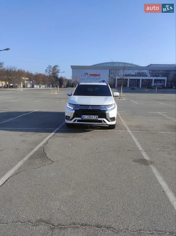 2022 Mitsubishi Outlander - мініатюра 15