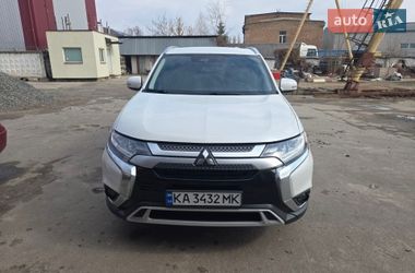 Внедорожник / Кроссовер Mitsubishi Outlander 2019 в Киеве