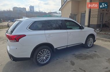 Позашляховик / Кросовер Mitsubishi Outlander 2019 в Києві