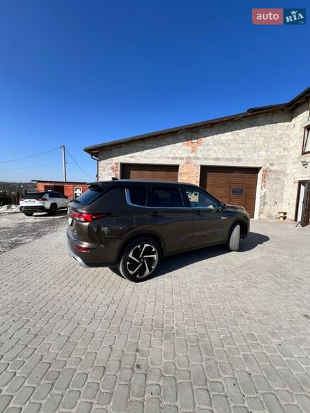 Позашляховик / Кросовер Mitsubishi Outlander 2023 в Львові