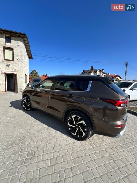 Позашляховик / Кросовер Mitsubishi Outlander 2023 в Львові