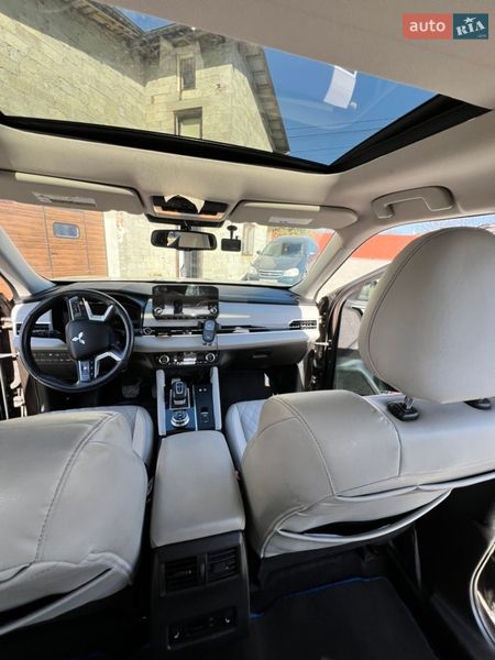 Позашляховик / Кросовер Mitsubishi Outlander 2023 в Львові