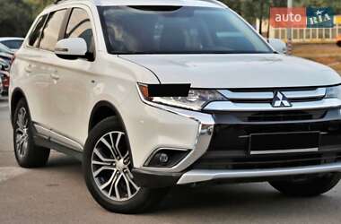 Позашляховик / Кросовер Mitsubishi Outlander 2016 в Києві