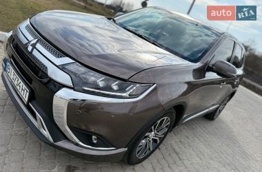 Внедорожник / Кроссовер Mitsubishi Outlander 2017 в Львове