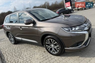 Позашляховик / Кросовер Mitsubishi Outlander 2017 в Львові