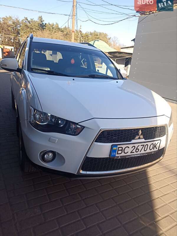 Mitsubishi Outlander 2011