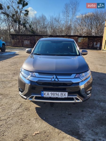Mitsubishi Outlander 2021