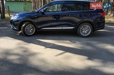 Позашляховик / Кросовер Mitsubishi Outlander 2016 в Чернігові