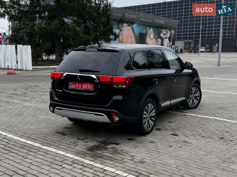 Внедорожник / Кроссовер Mitsubishi Outlander 2020 в Киверцах