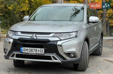 Внедорожник / Кроссовер Mitsubishi Outlander 2018 в Житомире