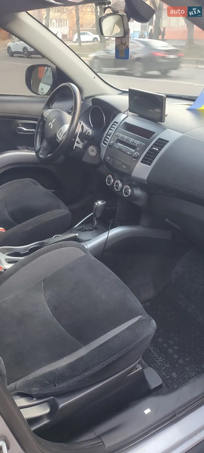 2010 Mitsubishi Outlander - мініатюра 10