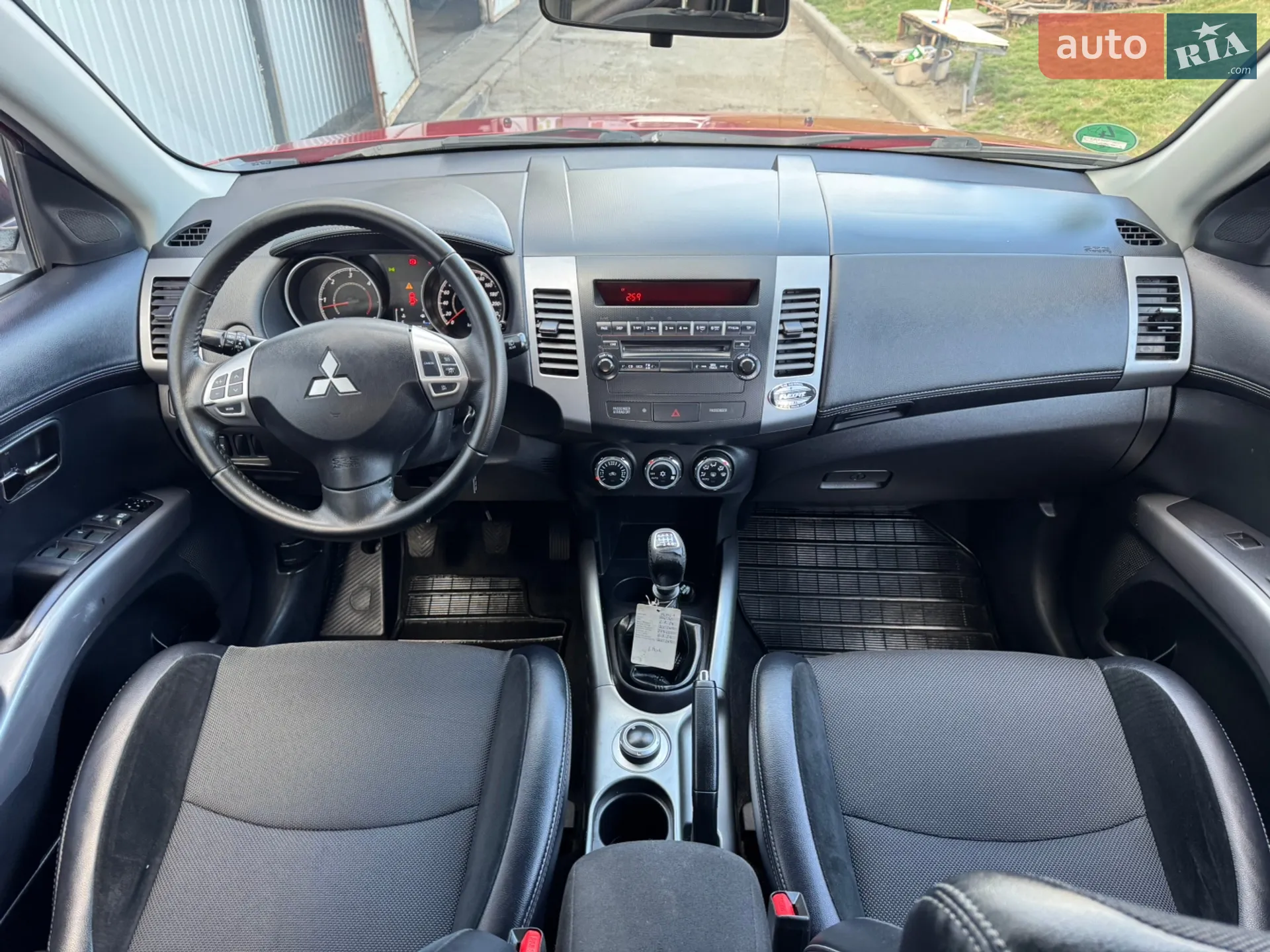 2012 Mitsubishi Outlander - мініатюра 16
