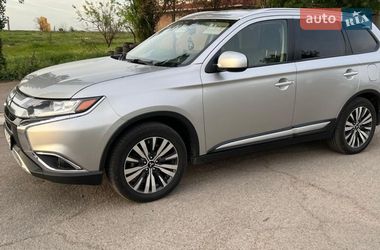 Внедорожник / Кроссовер Mitsubishi Outlander 2018 в Николаеве