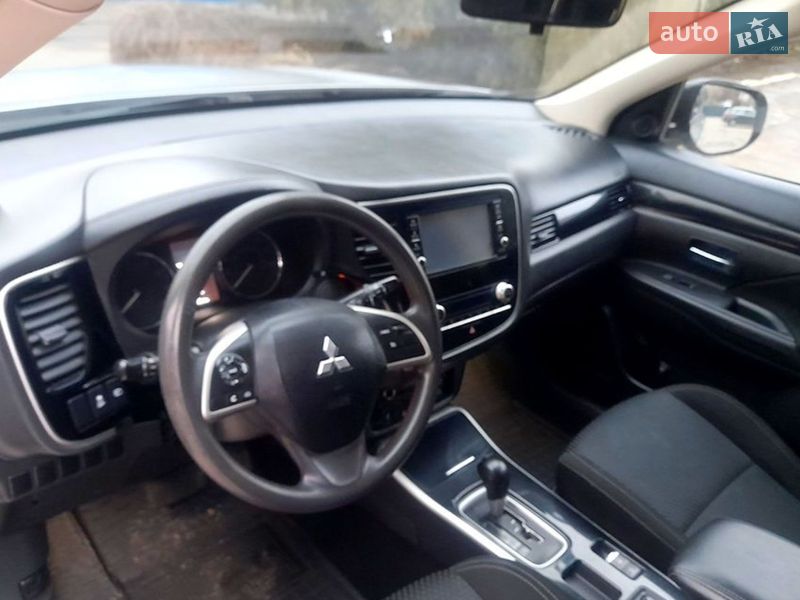 Внедорожник / Кроссовер Mitsubishi Outlander 2019 в Полтаве