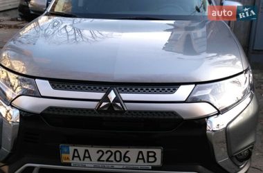 Внедорожник / Кроссовер Mitsubishi Outlander 2019 в Киеве
