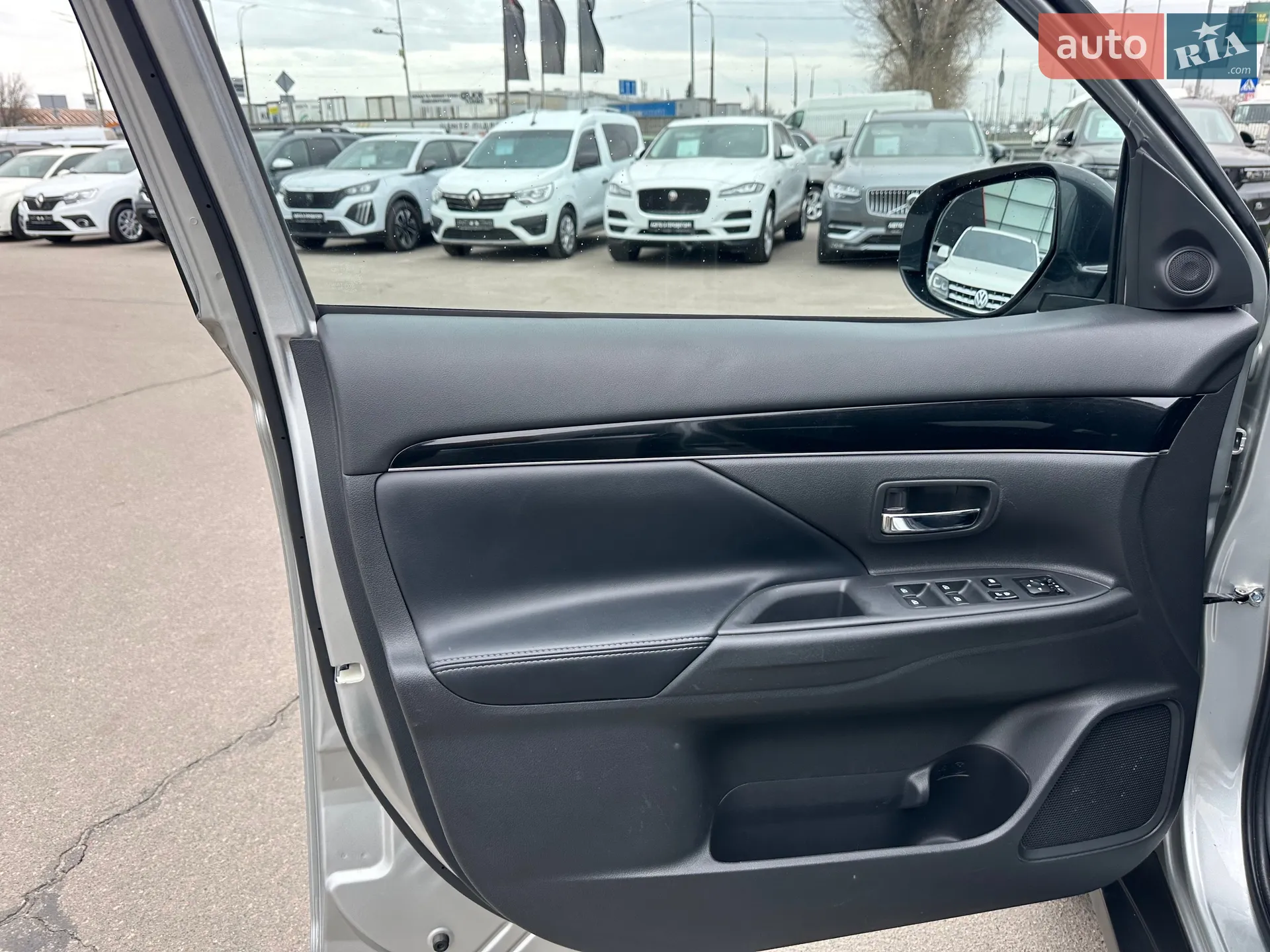 2022 Mitsubishi Outlander - мініатюра 16