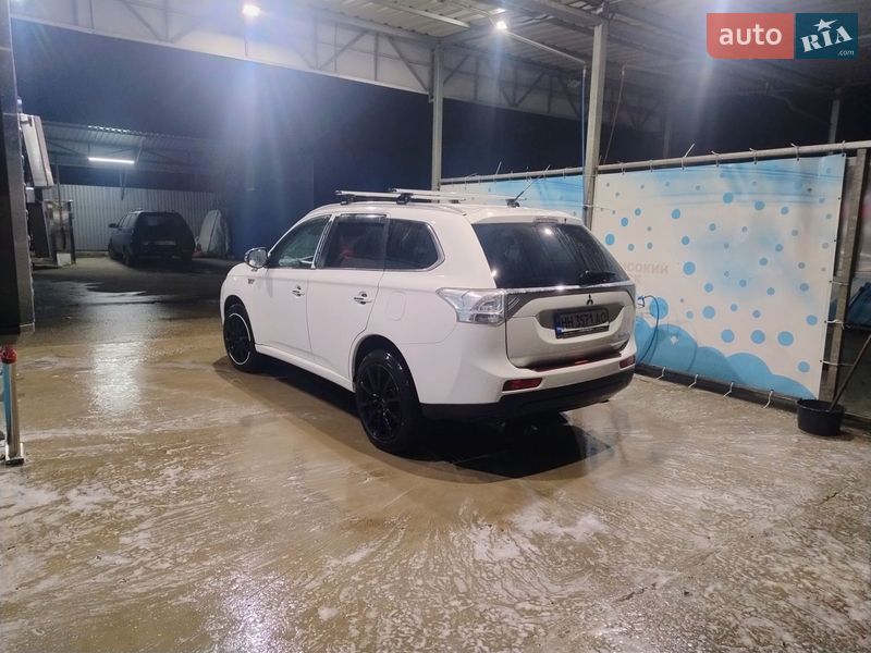 Внедорожник / Кроссовер Mitsubishi Outlander 2014 в Одессе