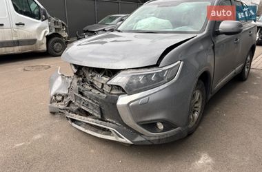 Внедорожник / Кроссовер Mitsubishi Outlander 2021 в Киеве