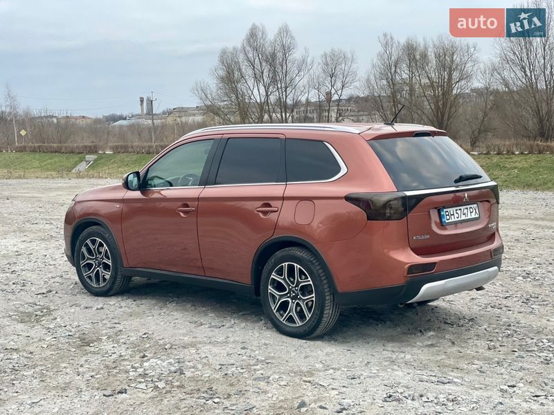 Внедорожник / Кроссовер Mitsubishi Outlander 2014 в Буче