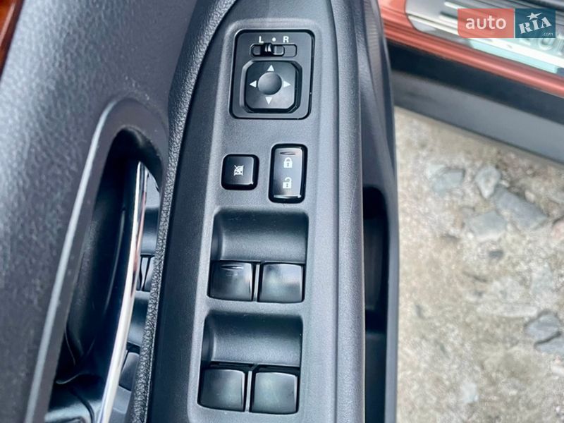 Внедорожник / Кроссовер Mitsubishi Outlander 2014 в Буче