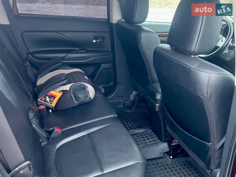 Внедорожник / Кроссовер Mitsubishi Outlander 2014 в Буче