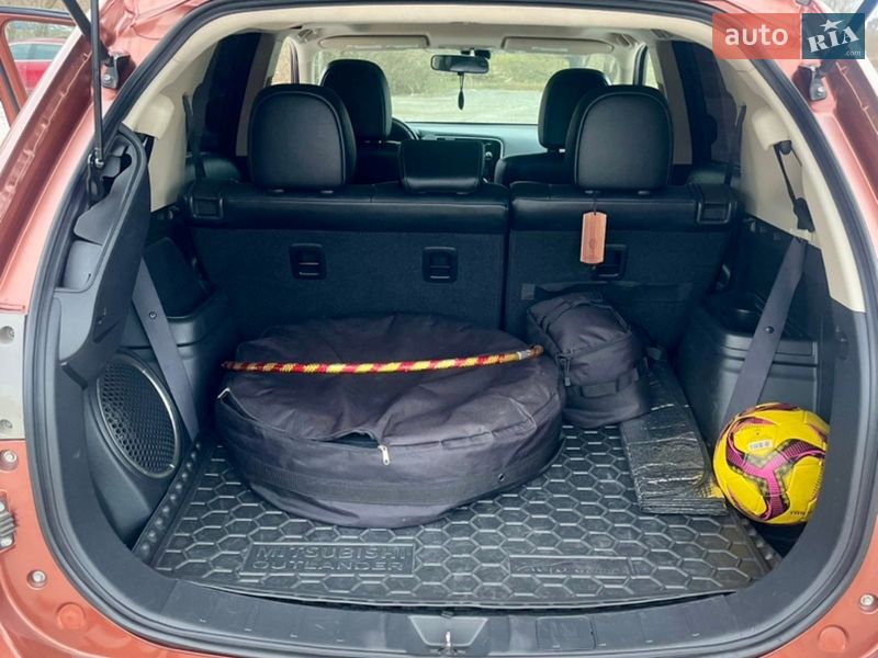 Внедорожник / Кроссовер Mitsubishi Outlander 2014 в Буче