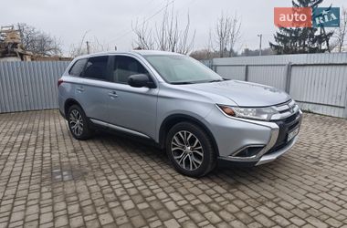Позашляховик / Кросовер Mitsubishi Outlander 2016 в Умані