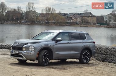 Позашляховик / Кросовер Mitsubishi Outlander 2023 в Києві