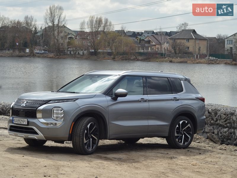 Внедорожник / Кроссовер Mitsubishi Outlander 2023 в Киеве