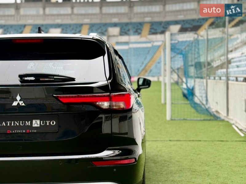Внедорожник / Кроссовер Mitsubishi Outlander 2022 в Одессе