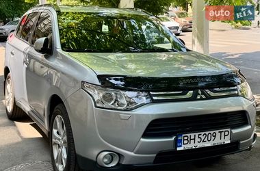 Позашляховик / Кросовер Mitsubishi Outlander 2012 в Одесі
