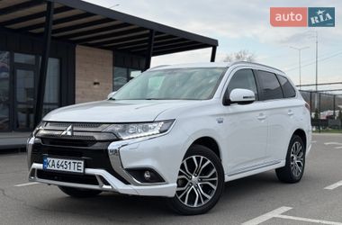 Позашляховик / Кросовер Mitsubishi Outlander 2017 в Києві