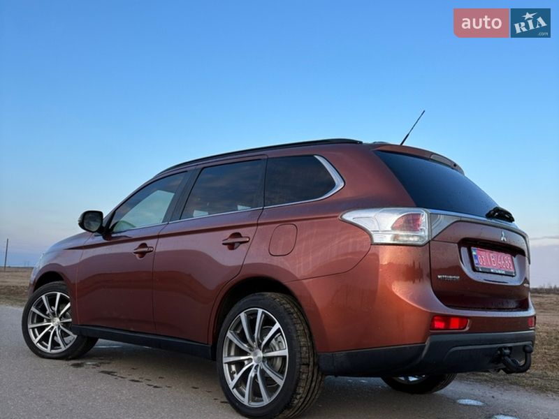 Внедорожник / Кроссовер Mitsubishi Outlander 2013 в Сарнах