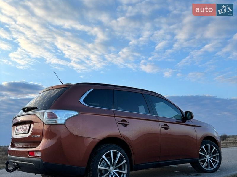 Внедорожник / Кроссовер Mitsubishi Outlander 2013 в Сарнах