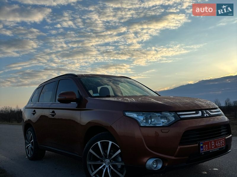 Внедорожник / Кроссовер Mitsubishi Outlander 2013 в Сарнах