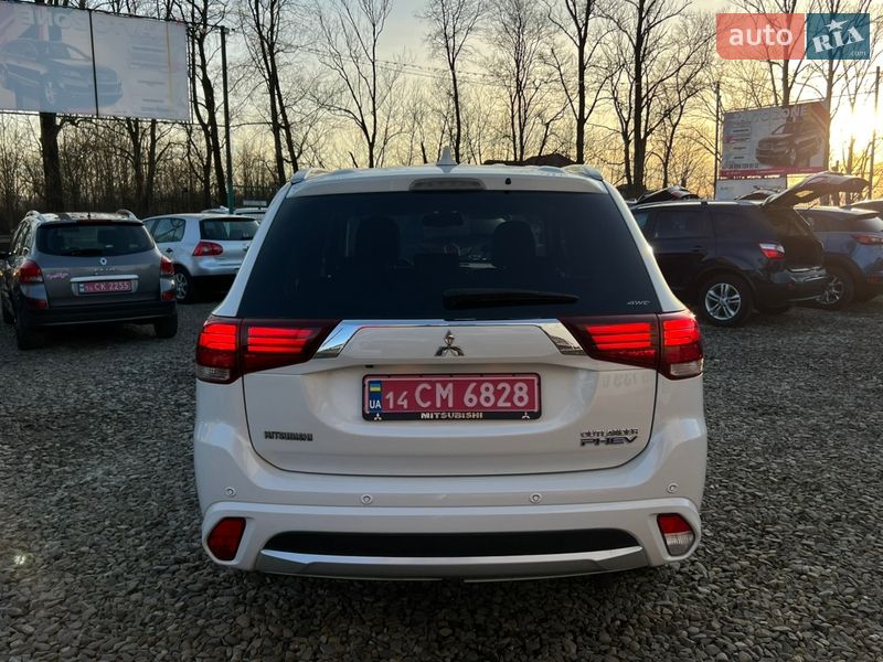 Внедорожник / Кроссовер Mitsubishi Outlander 2016 в Коломые