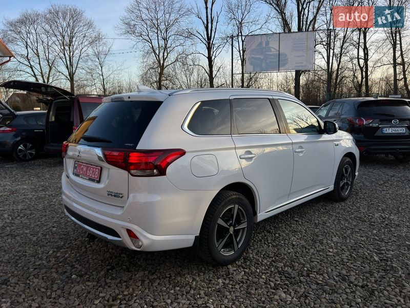 Внедорожник / Кроссовер Mitsubishi Outlander 2016 в Коломые