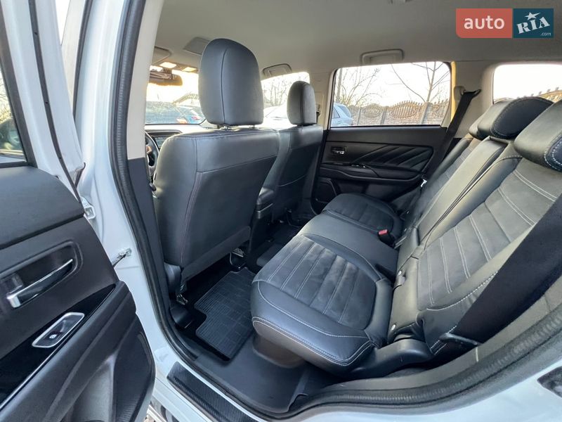 Внедорожник / Кроссовер Mitsubishi Outlander 2016 в Коломые