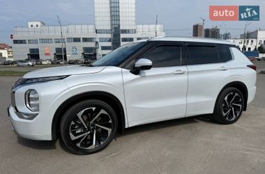 Позашляховик / Кросовер Mitsubishi Outlander 2023 в Києві