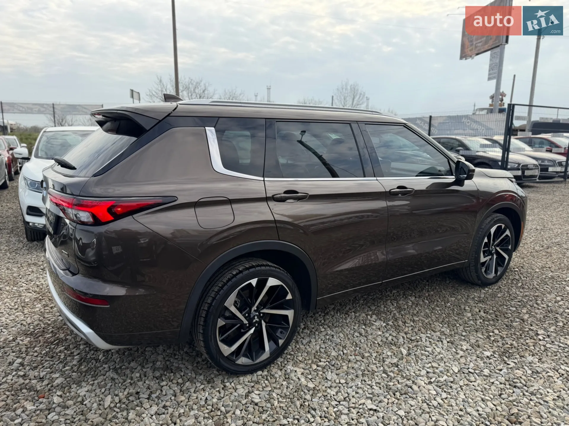 2022 Mitsubishi Outlander - мініатюра 11