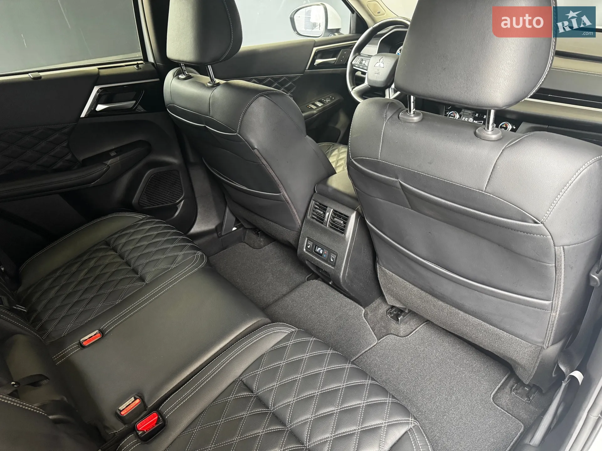 2024 Mitsubishi Outlander - мініатюра 31