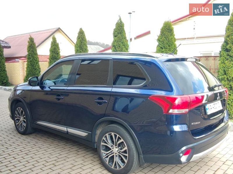 Внедорожник / Кроссовер Mitsubishi Outlander 2016 в Полтаве