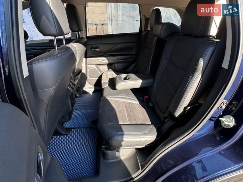 Внедорожник / Кроссовер Mitsubishi Outlander 2020 в Киеве