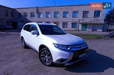 Позашляховик / Кросовер Mitsubishi Outlander 2017 в Верхньодніпровську