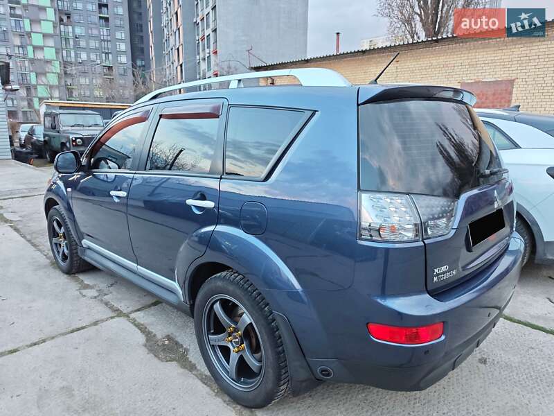 Позашляховик / Кросовер Mitsubishi Outlander 2009 в Києві