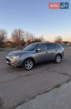 Внедорожник / Кроссовер Mitsubishi Outlander 2013 в Киеве