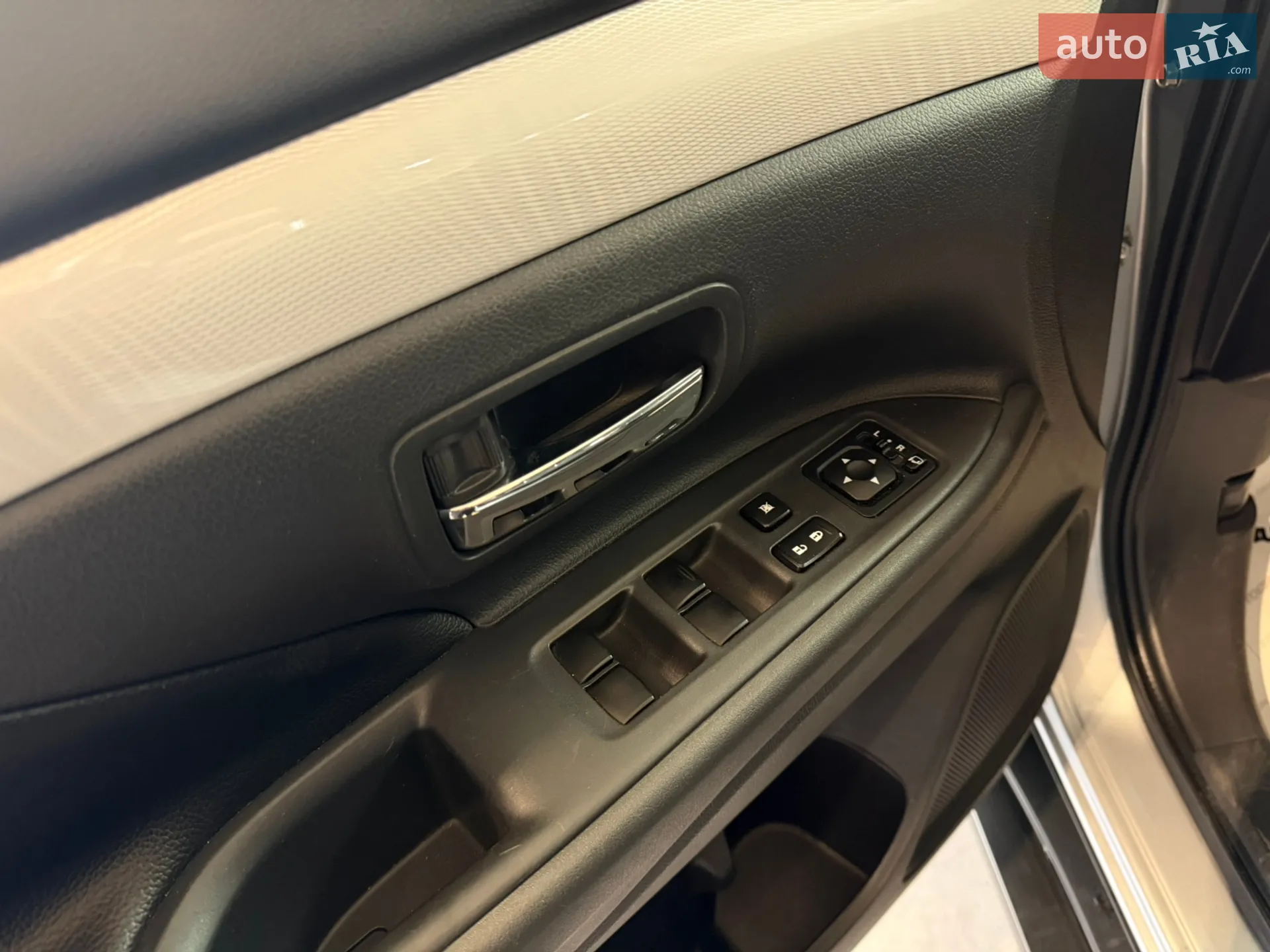 2015 Mitsubishi Outlander - мініатюра 11