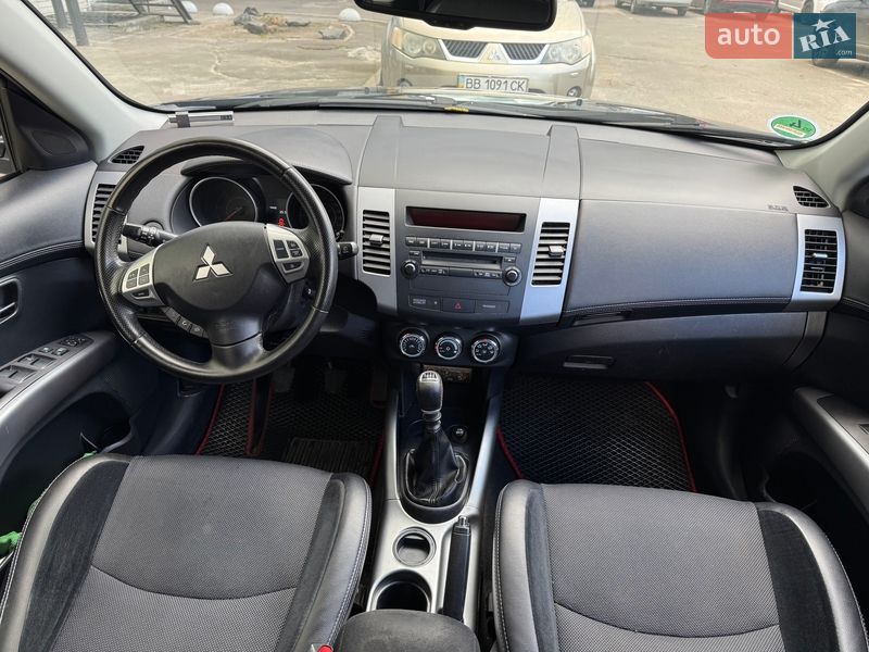 Внедорожник / Кроссовер Mitsubishi Outlander 2012 в Черкассах