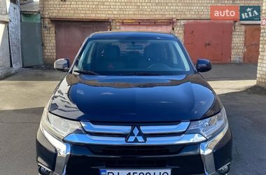 Позашляховик / Кросовер Mitsubishi Outlander 2017 в Львові