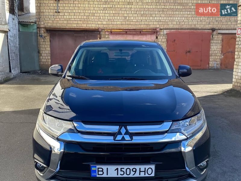 Позашляховик / Кросовер Mitsubishi Outlander 2017 в Львові